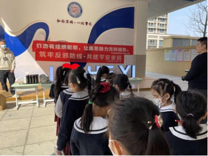 深圳宝安： 深圳读书月，反邪校园行579.png